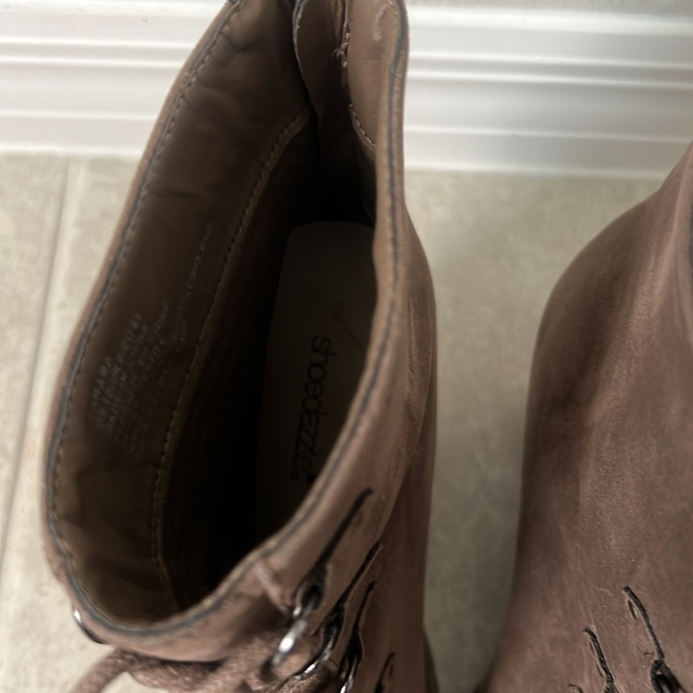 Boots - Picture 5 of 7